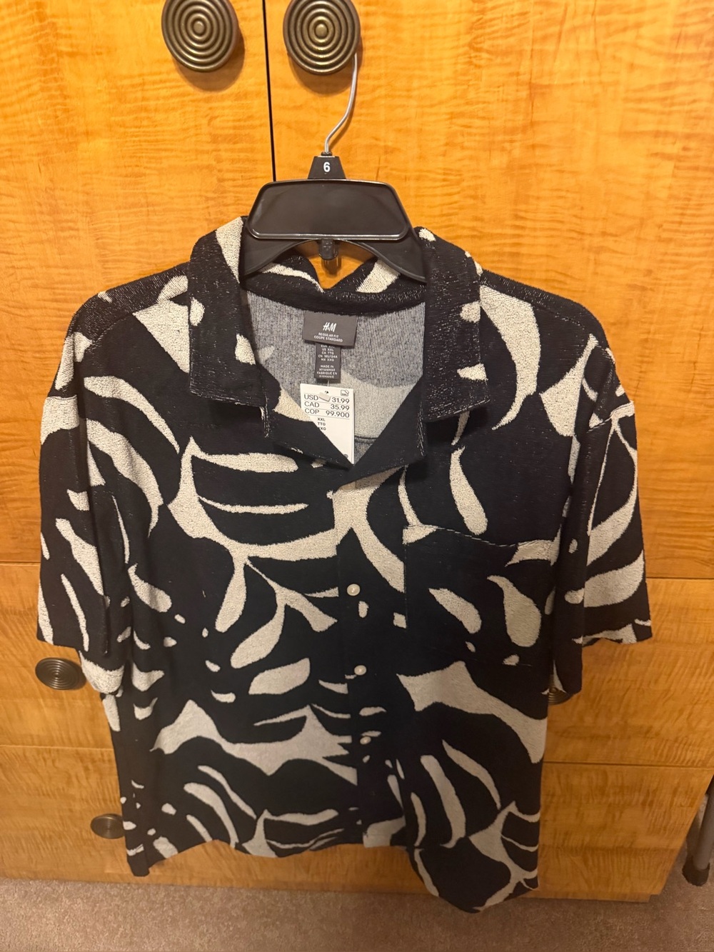 H&M Black & White Abstract Short-Sleeve Button-Down Shirt